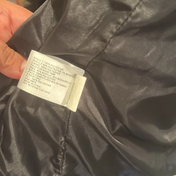 Michael Kors Black Quilted Women's Vest - Picture 9 of 11